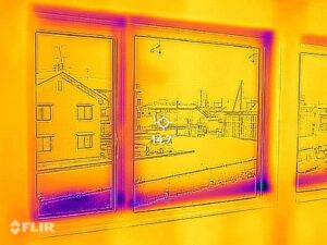 サーモカメラで見ると熱の移動が分かります