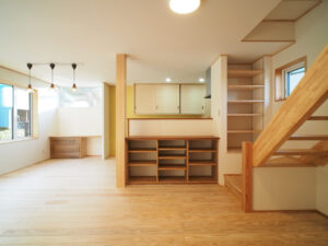 廊下をなくしてリビングと一体化した開放的な間取りの実例写真